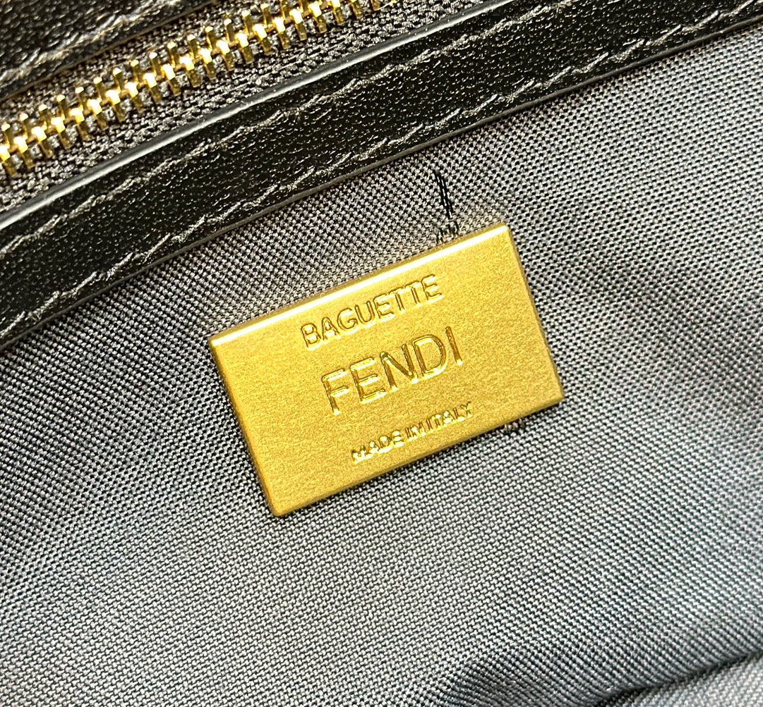 Luxury FendiBAGUETTE 27 IN BLACK SMOOTH CALFSKIN GOLD HARDWARE