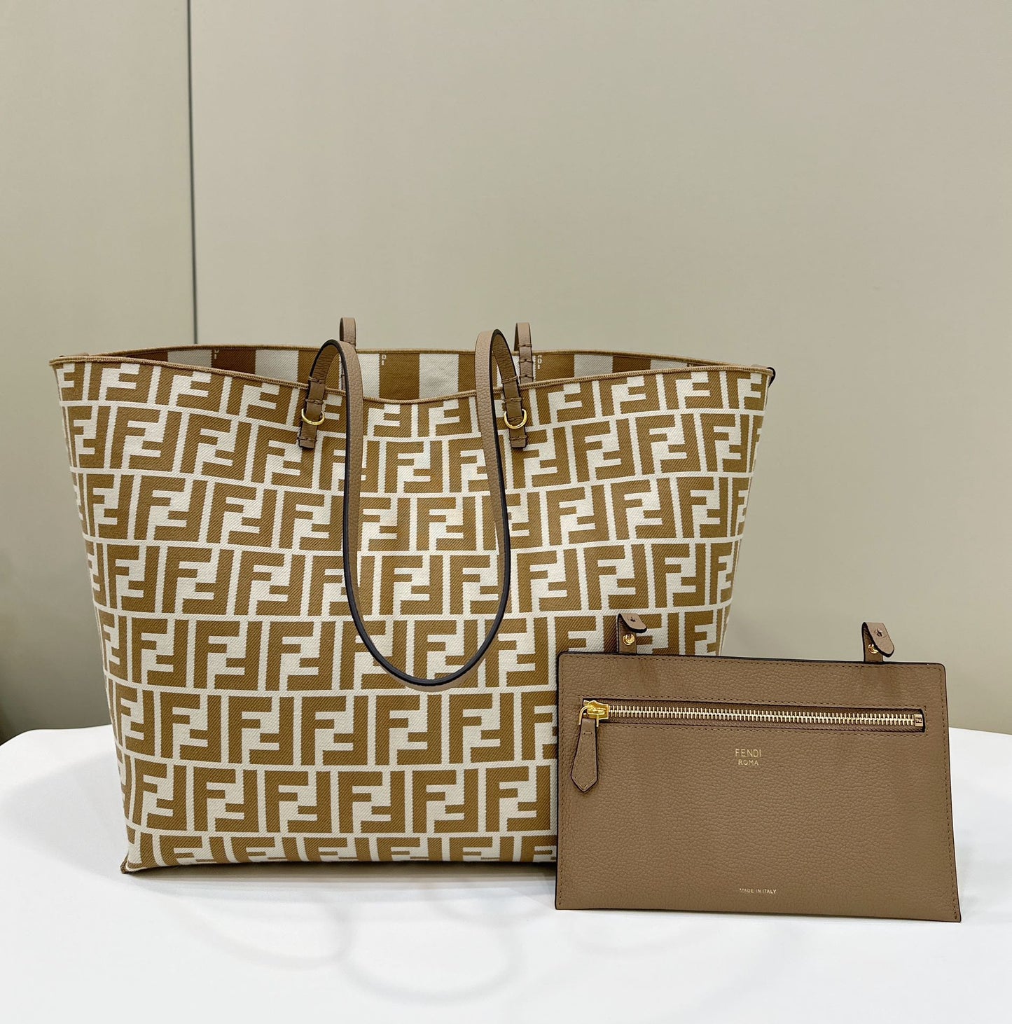 Luxury FendiLuxury FendiROLL 33 TOTE BAG IN PEANUT BROWN MIX WHITE CANVAS