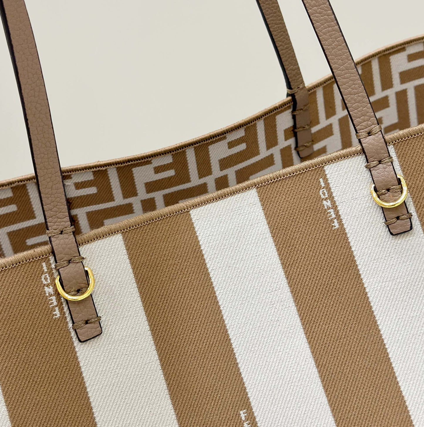 Luxury FendiLuxury FendiROLL 33 TOTE BAG IN PEANUT BROWN MIX WHITE CANVAS