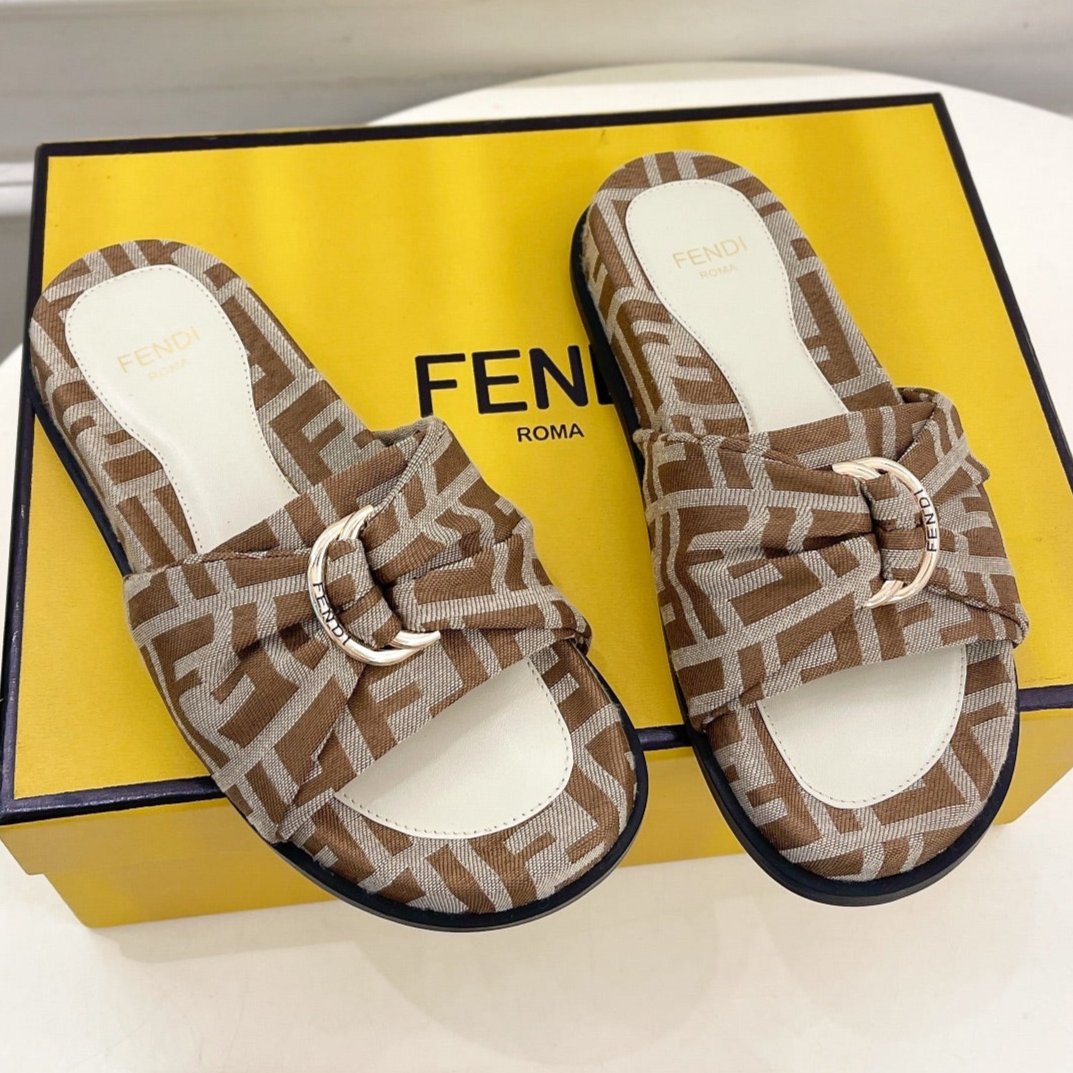 Luxury FendiLuxury FendiFLAT SLIPPER IN BROWN MONOGRAM JACQUARD FABRIC WITH GOLD HARDWARE