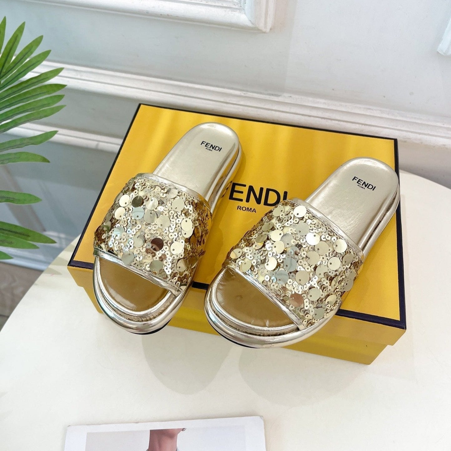 Luxury FendiLuxury FendiTHICK SOLE 3 CM SEQUIN SLIPPER GOLDEN