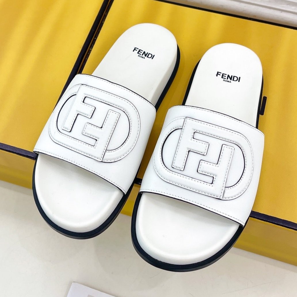 Luxury FendiLuxury FendiLOGO SLIDES IN WHITE CALFSKIN
