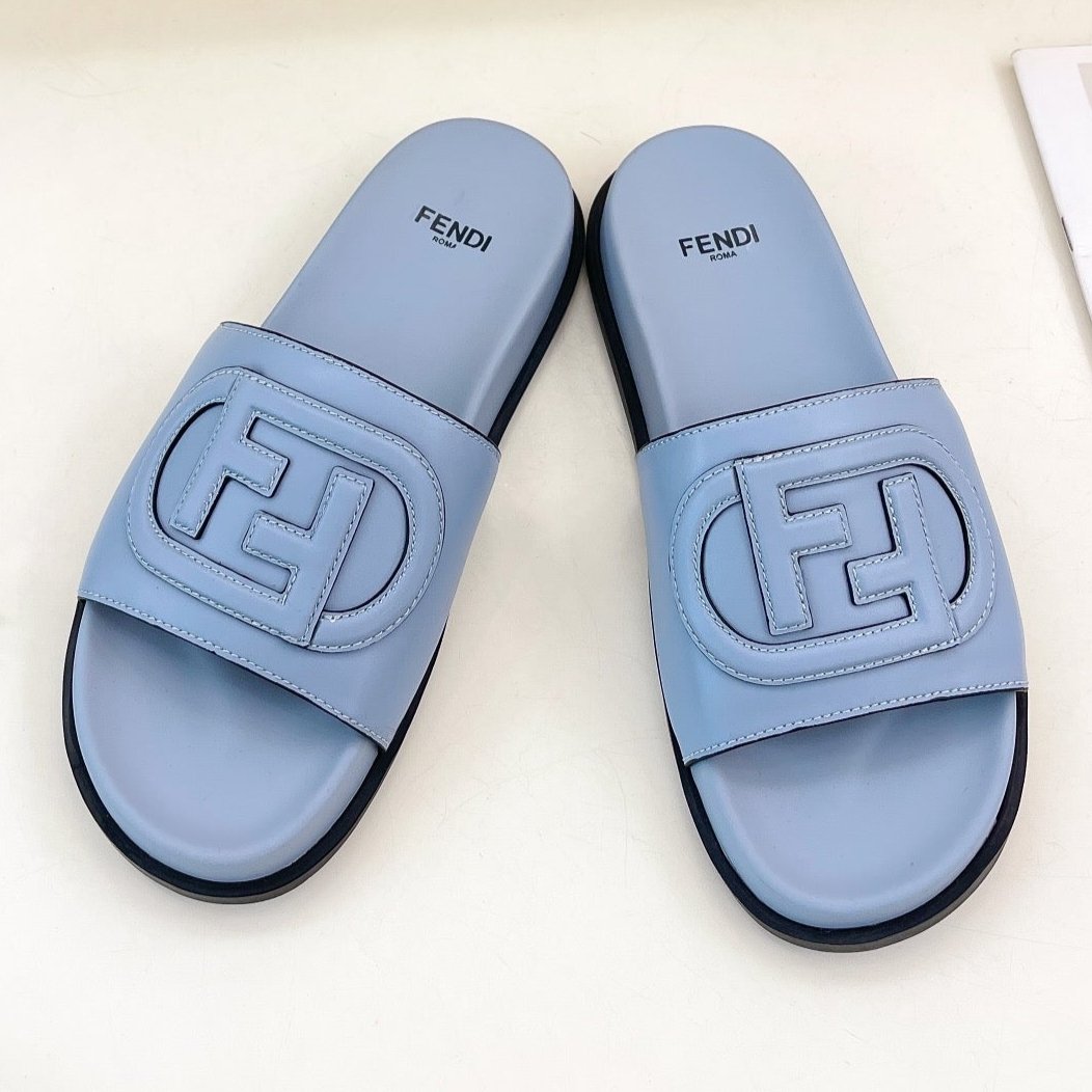 Luxury FendiLuxury FendiLOGO SLIDES IN BLUE POWDER CALFSKIN