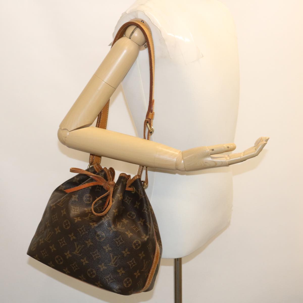 LOUIS VUITTON Monogram Petit Noe Shoulder Bag M42226 LV jk1141