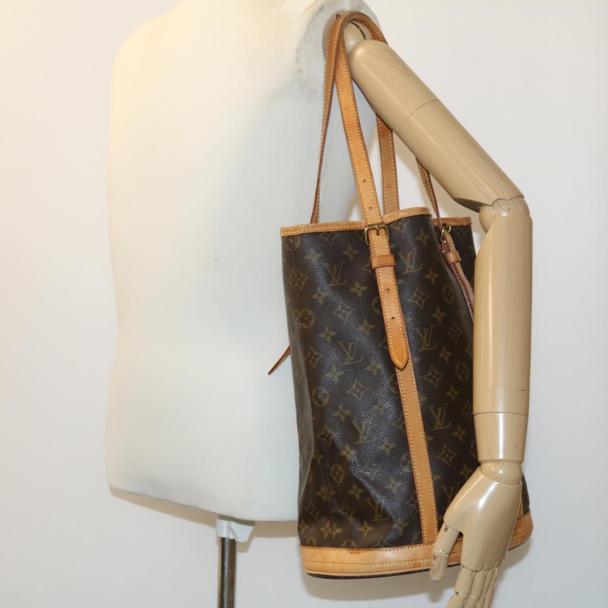 LOUIS VUITTON Monogram Bucket GM Shoulder Bag M42236 LV jk1975