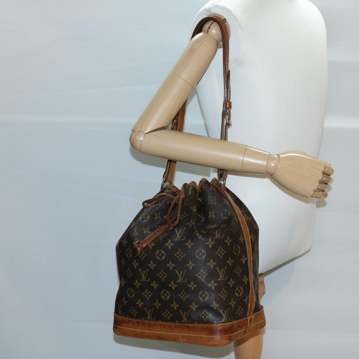 LOUIS VUITTON Monogram Noe Shoulder Bag M42224 LV jk2366