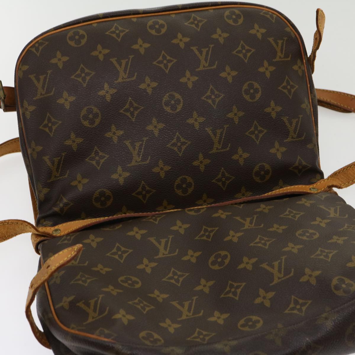 LOUIS VUITTON Monogram Saumur 30 Shoulder Bag M42256 LV jk2467