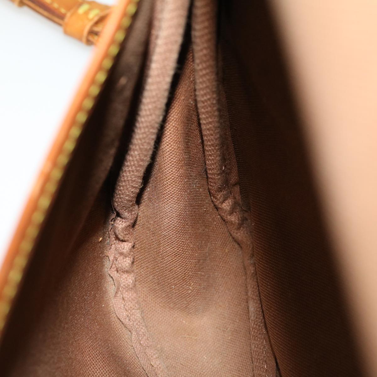 LOUIS VUITTON Monogram Saumur 30 Shoulder Bag M42256 LV jk2467