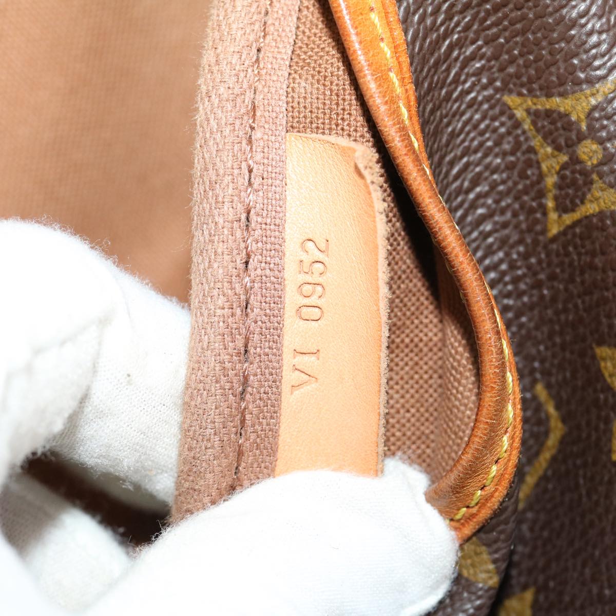 LOUIS VUITTON Monogram Saumur 30 Shoulder Bag M42256 LV jk2467
