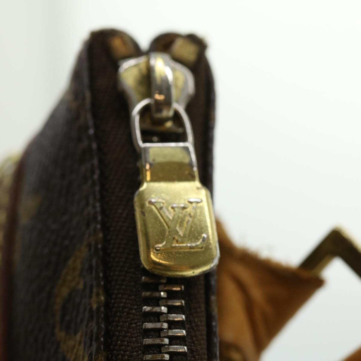 LOUIS VUITTON Monnogram Pochette Bosphore Shoulder Bag M40044 LV jk2471