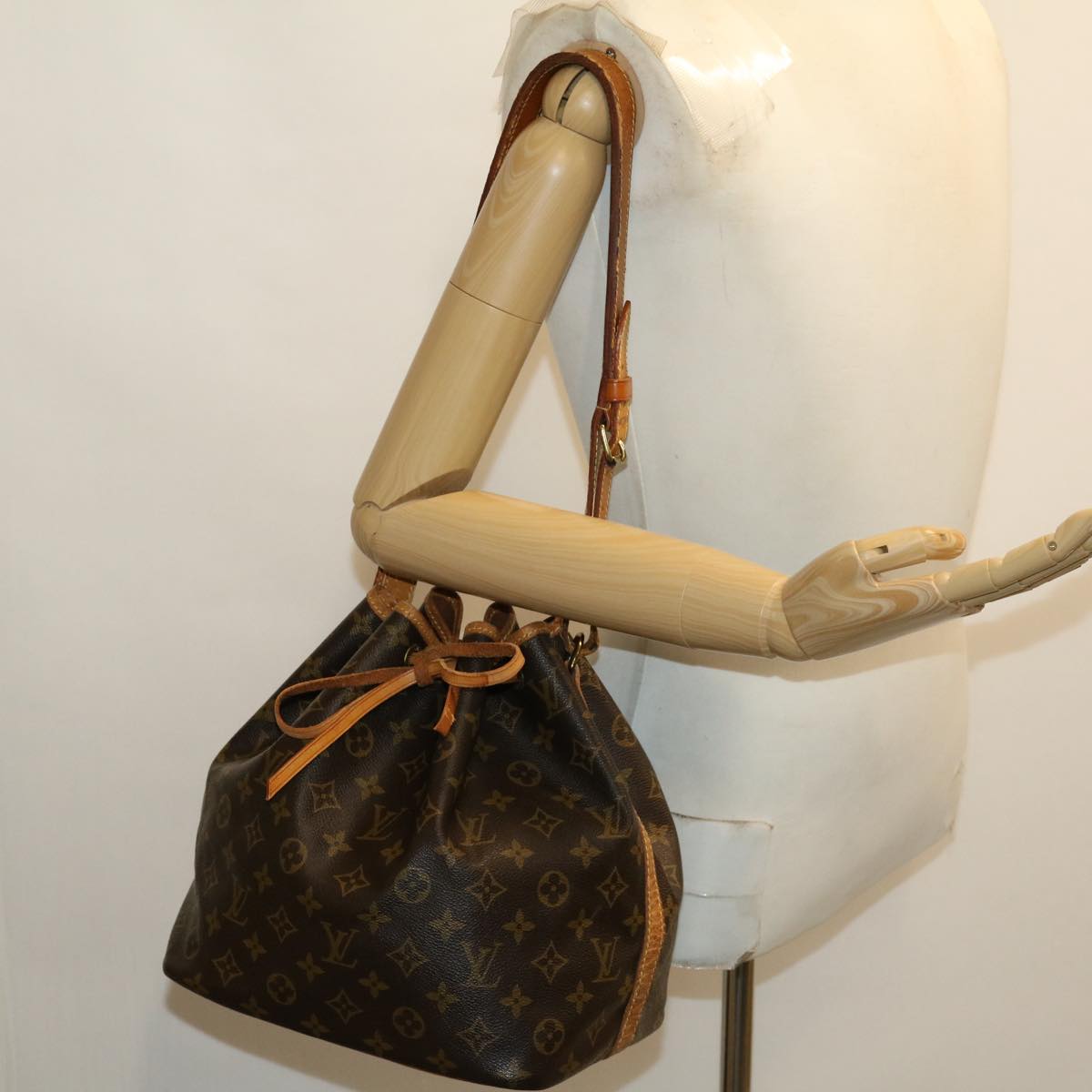 LOUIS VUITTON Monogram Petit Noe Shoulder Bag M42226 LV jk2490