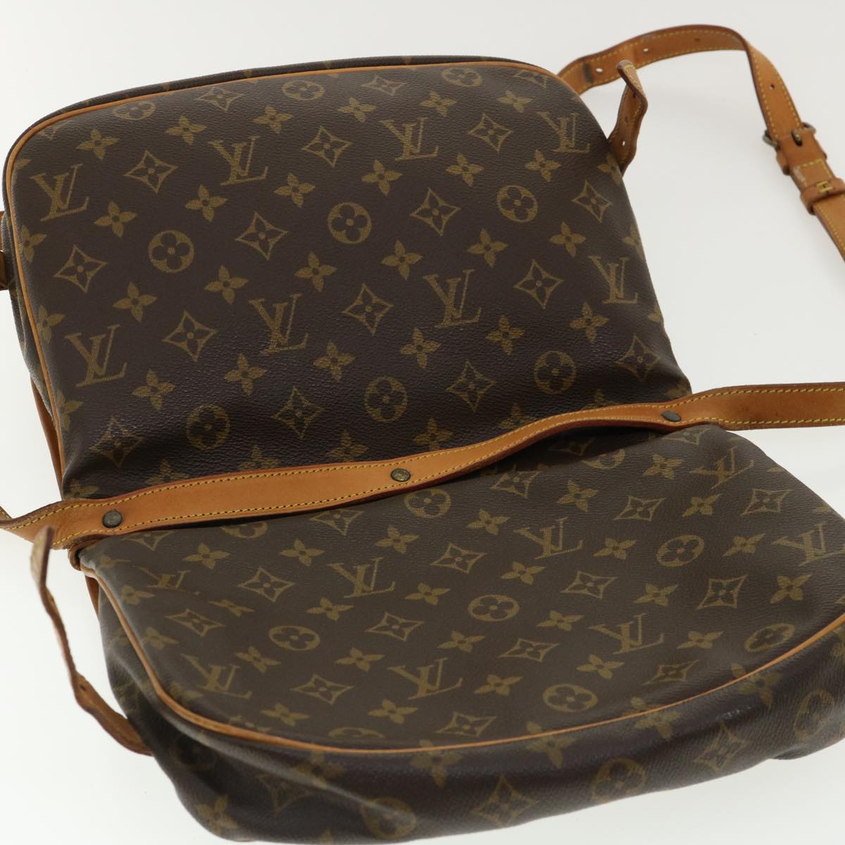 LOUIS VUITTON Monogram Saumur 30 Shoulder Bag M42256 LV jk2743