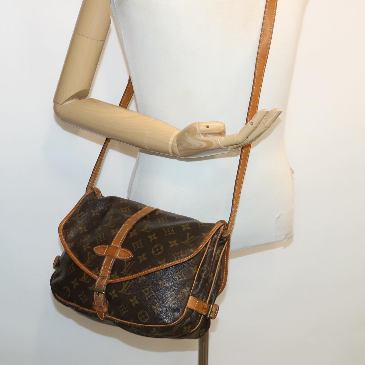LOUIS VUITTON Monogram Saumur 30 Shoulder Bag M42256 LV jk2743