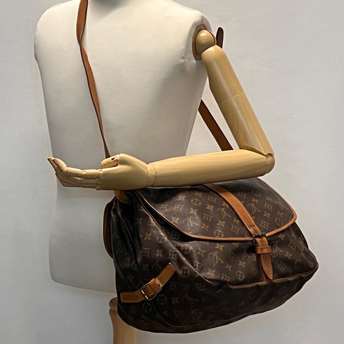 LOUIS VUITTON Monogram Saumur 35 Shoulder Bag M42254 LV jk2817