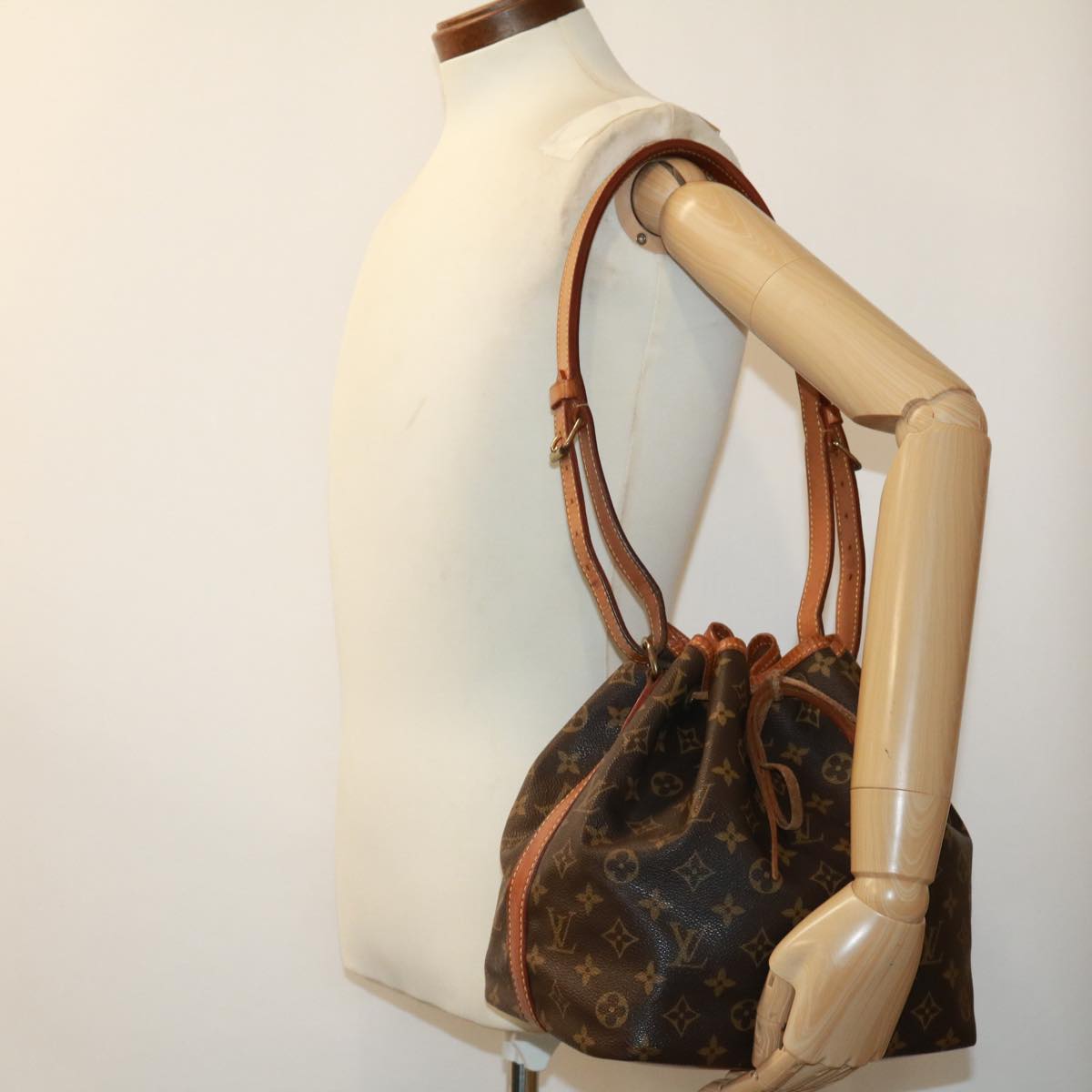 LOUIS VUITTON Monogram Petit Noe Shoulder Bag M42226 LV jk2852