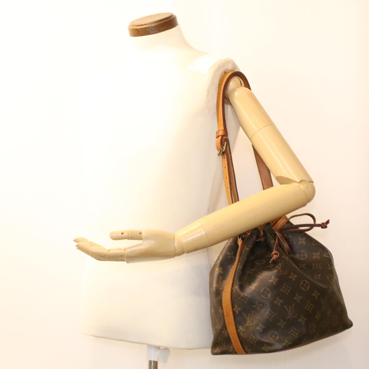 LOUIS VUITTON Monogram Petit Noe Shoulder Bag M42226 LV jk3032