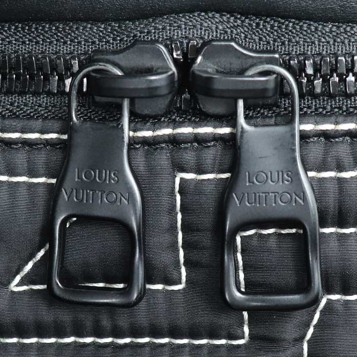 Louis Vuitton Discovery Bum Bag Black M21427
