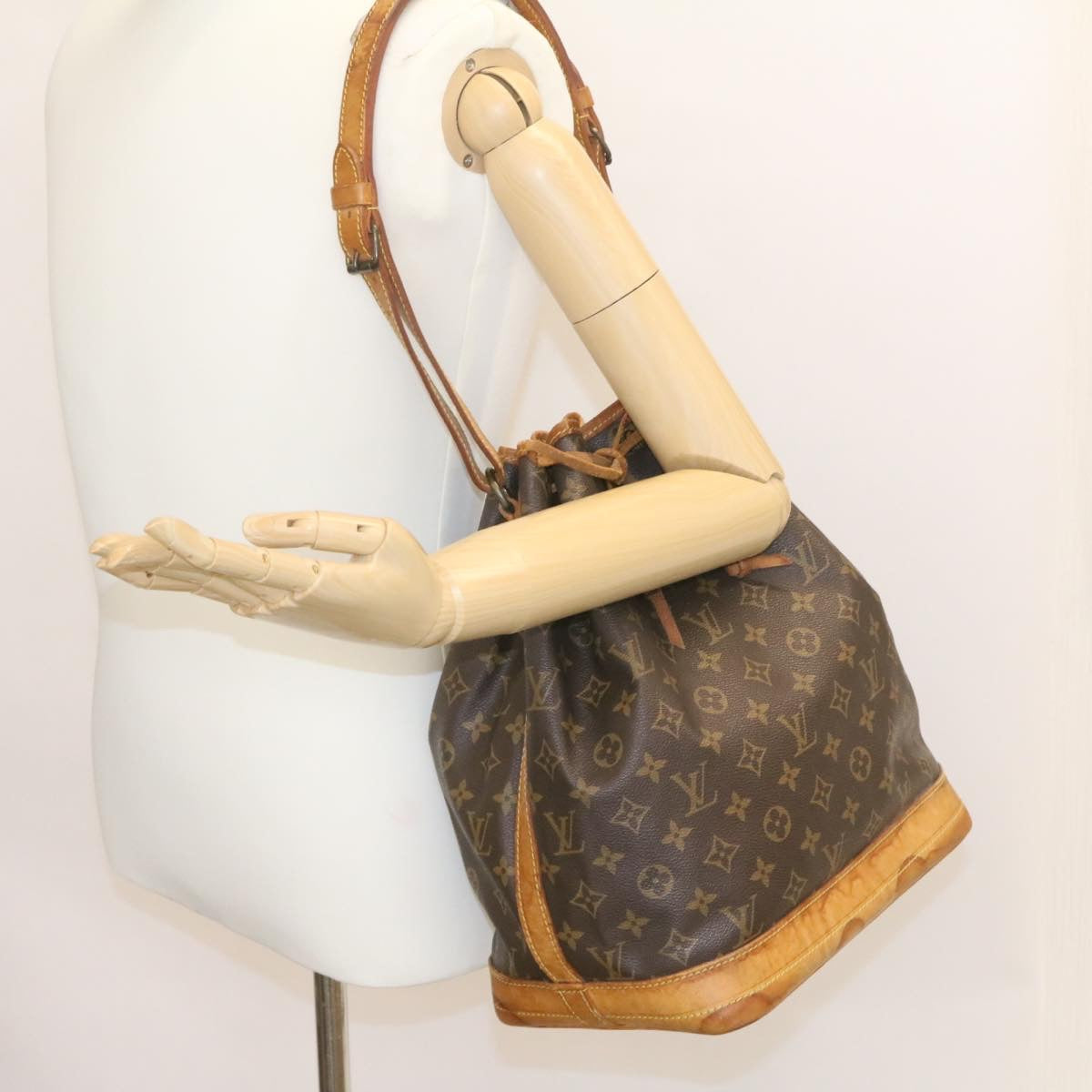 LOUIS VUITTON Monogram Noe Shoulder Bag M42224 LV ki1234