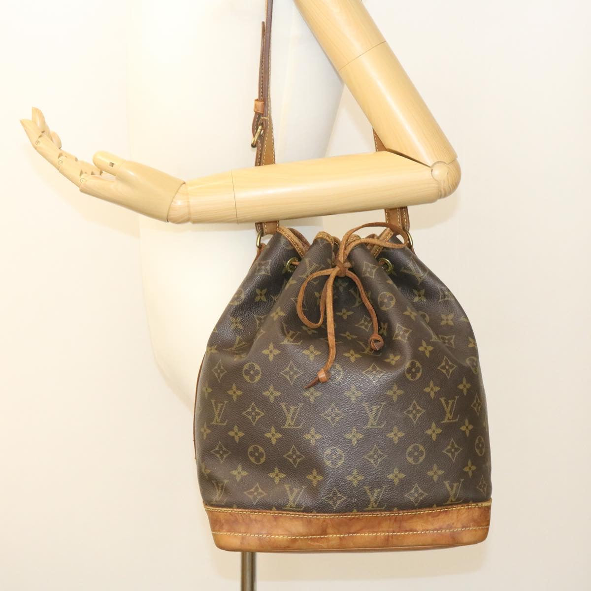 LOUIS VUITTON Monogram Noe Shoulder Bag M42224 LV ki1276