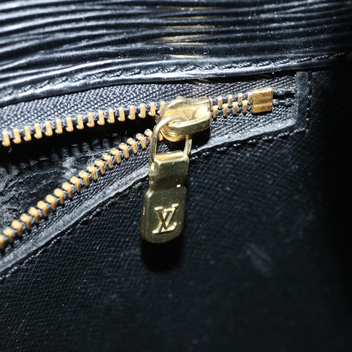 LOUIS VUITTON Epi Saint Cloud GM Shoulder Bag Black M52192 LV ki2163