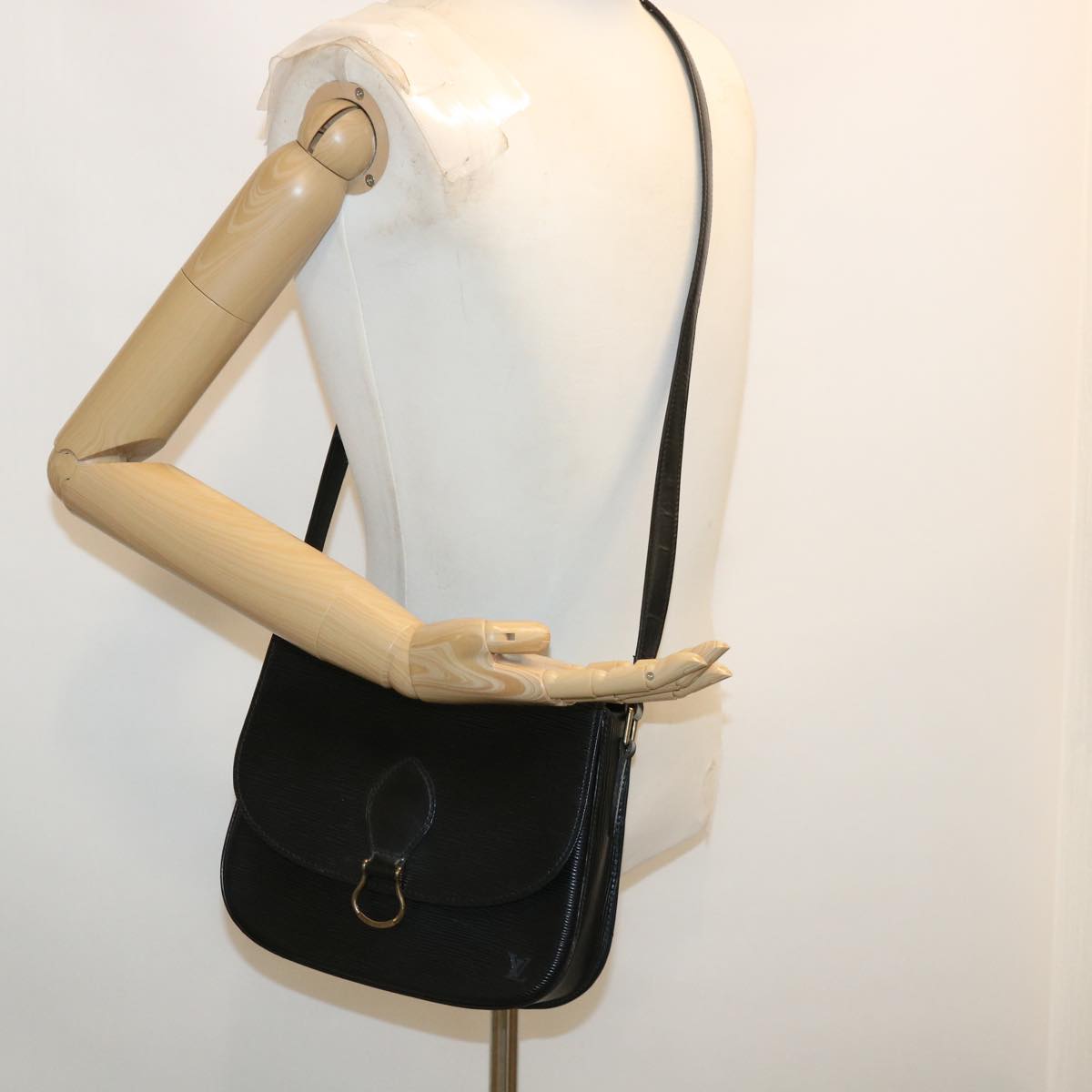 LOUIS VUITTON Epi Saint Cloud GM Shoulder Bag Black M52192 LV ki2163