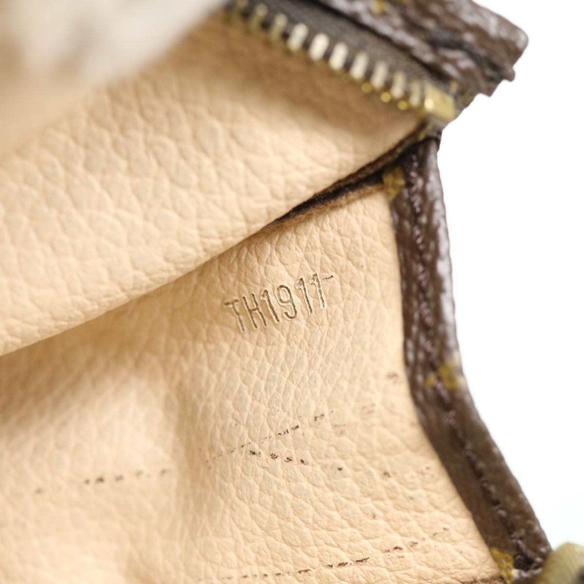 LOUIS VUITTON Monogram Poche Toilette 15 Pouch M47546 LV ki2185