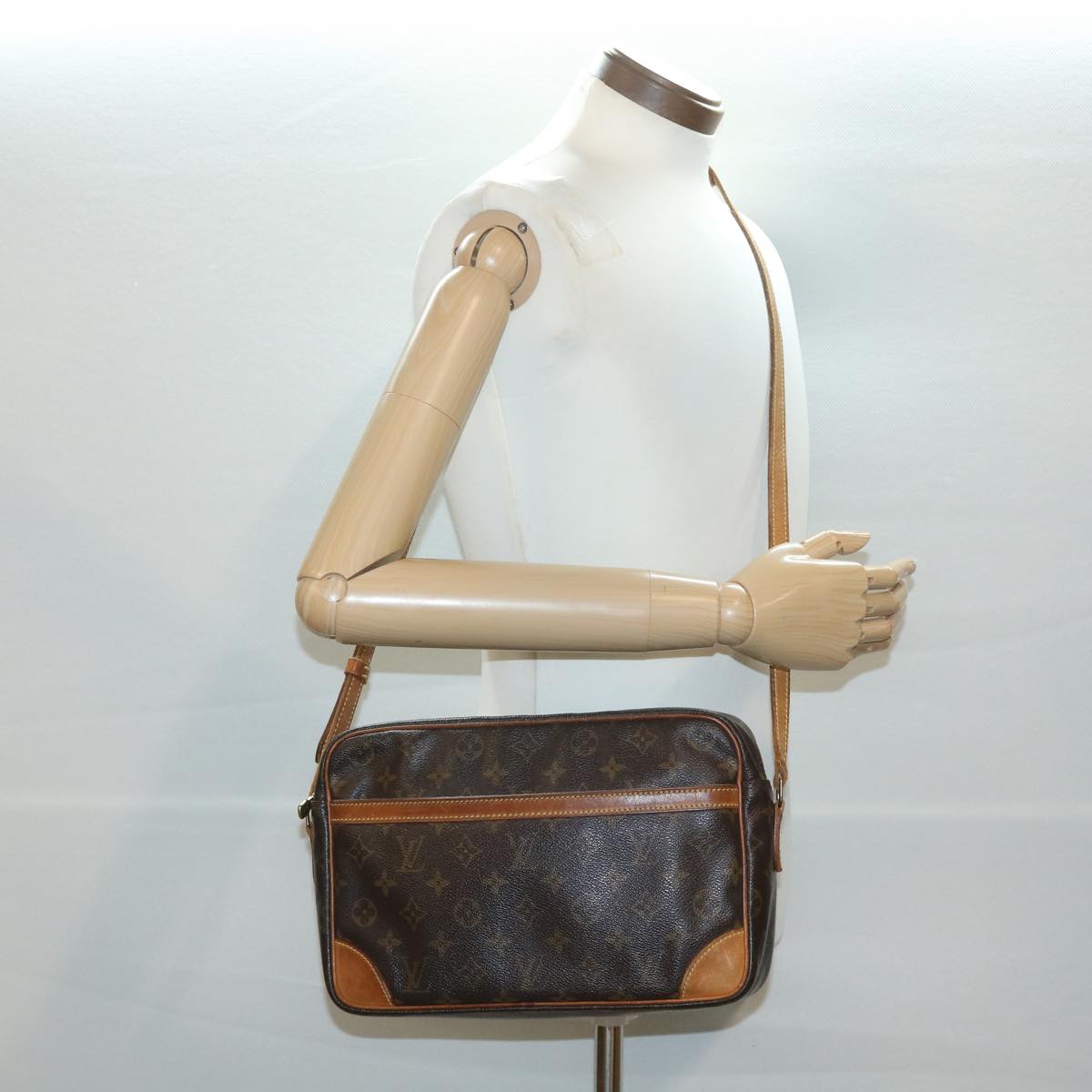 LOUIS VUITTON Monogram Trocadero 27 Shoulder Bag L042 LV ki2601