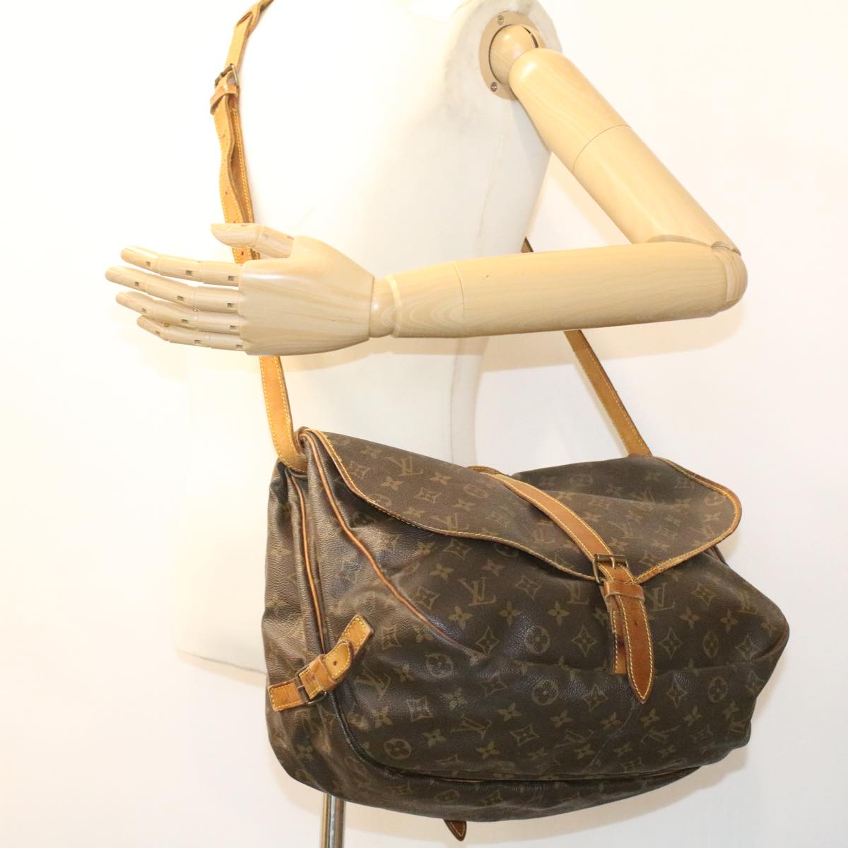 LOUIS VUITTON Monogram Saumur 35 Shoulder Bag M42254 LV ki2657