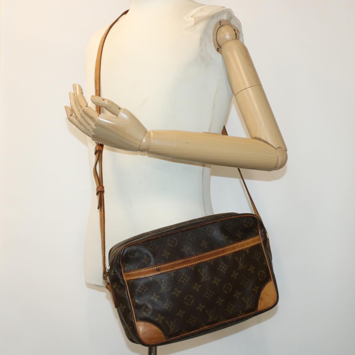 LOUIS VUITTON Monogram Trocadero 30 Shoulder Bag M51272 LV ki3013