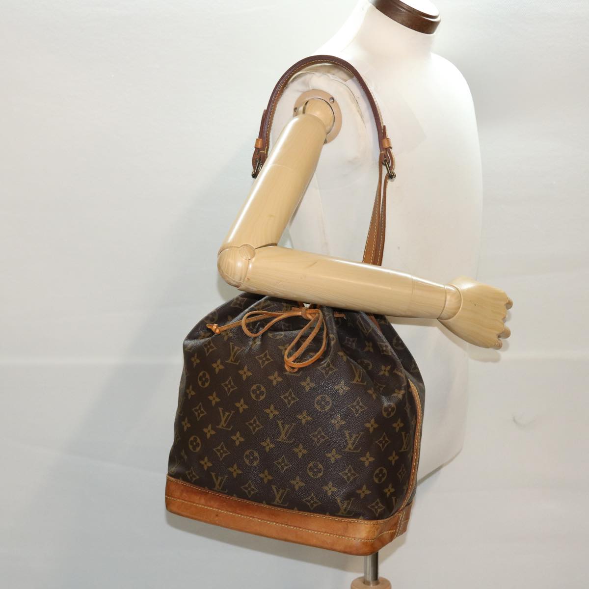 LOUIS VUITTON Monogram Noe Shoulder Bag M42224 LV ki3090