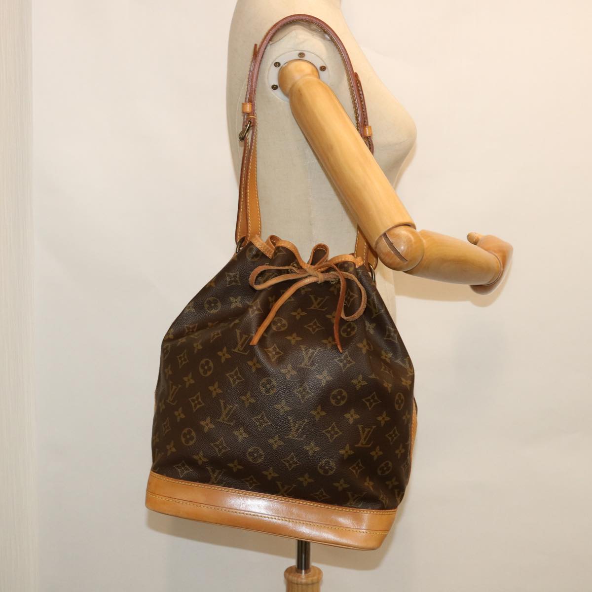 LOUIS VUITTON Monogram Noe Shoulder Bag M42224 LV ki3324