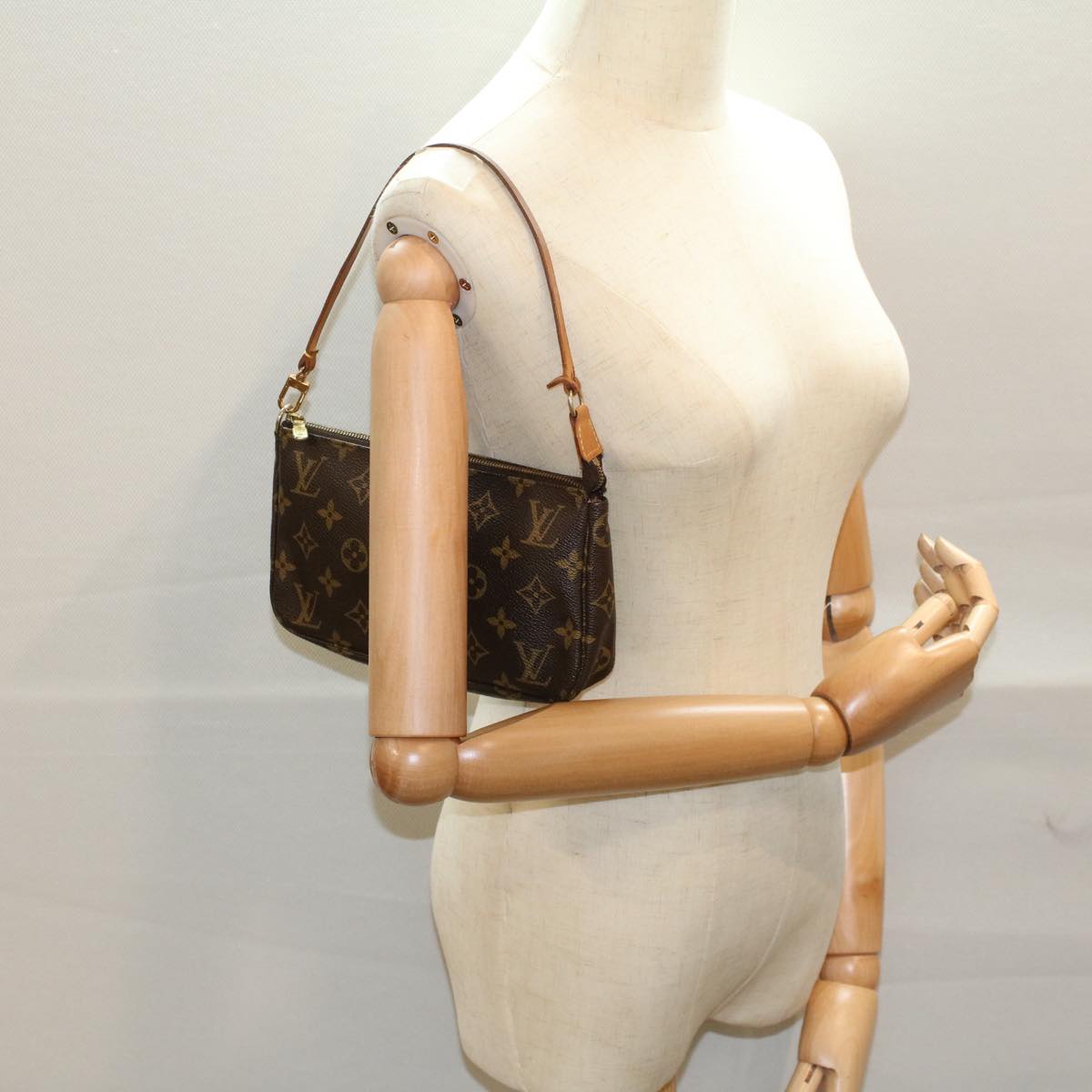 LOUIS VUITTON Monogram Pochette Accessoires Pouch M51980 LV ki3578