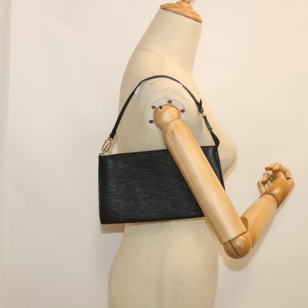LOUIS VUITTON Epi Pochette Accessoires Pouch Black M52987 LV ki3580