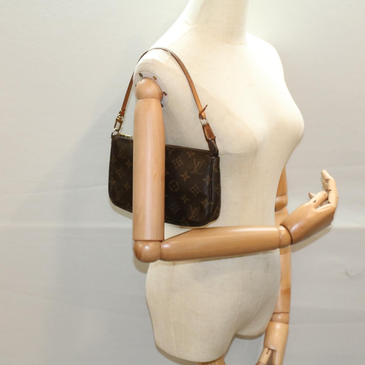 LOUIS VUITTON Monogram Pochette Accessoires Pouch M51980 LV ki3612