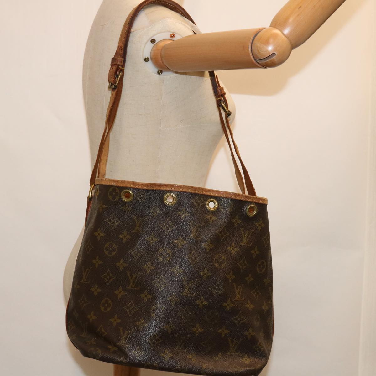 LOUIS VUITTON Monogram Petit Noe Shoulder Bag M42226 LV ki4070