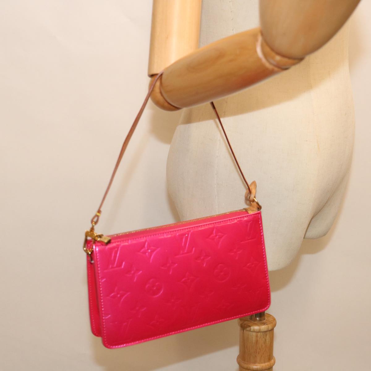 LOUIS VUITTON Monogram Vernis Lexington Pouch Fuchsia M91223 LV ki4319