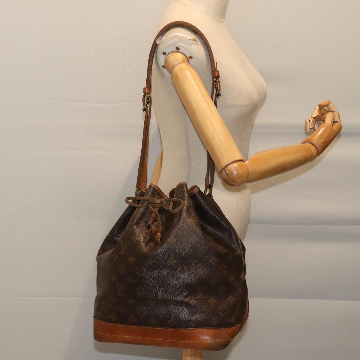 LOUIS VUITTON Monogram Noe Shoulder Bag M42224 LV ki4329