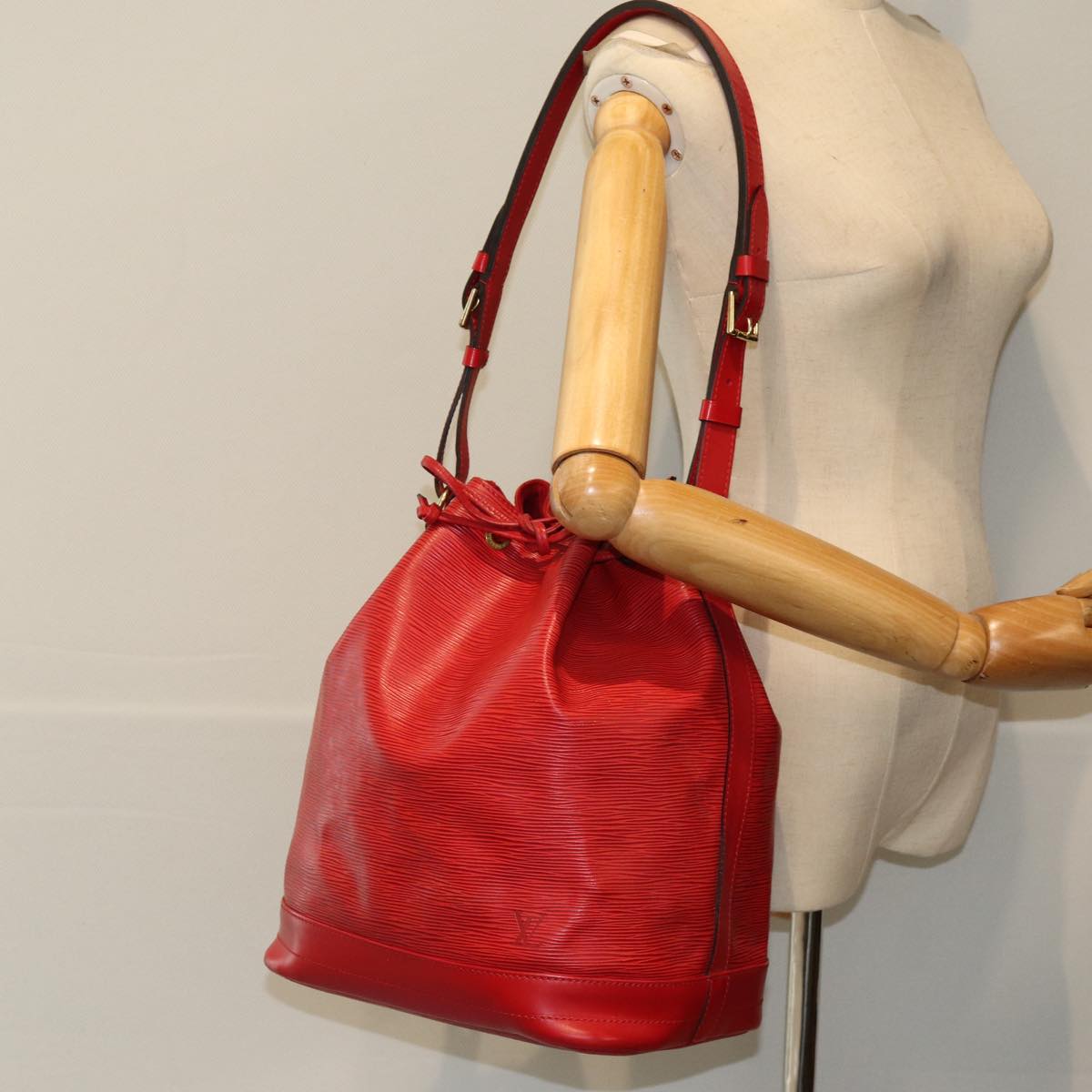 LOUIS VUITTON Epi Noe Shoulder Bag Red M44007 LV ki4494