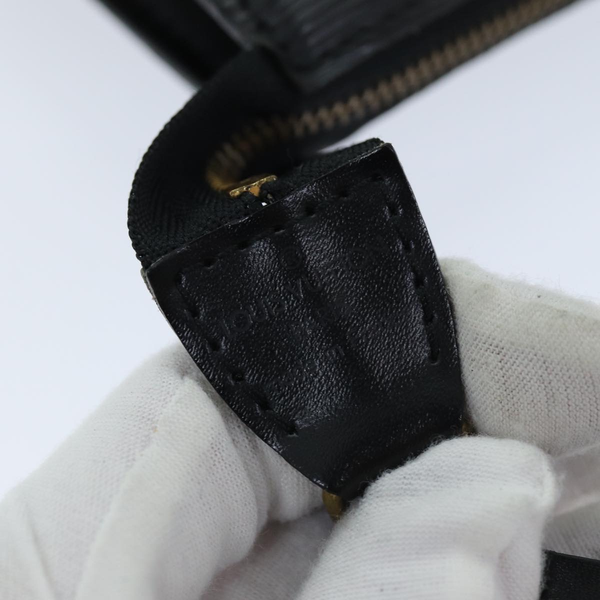 LOUIS VUITTON Epi Pochette Accessoires Pouch Black M52982 LV ki4515