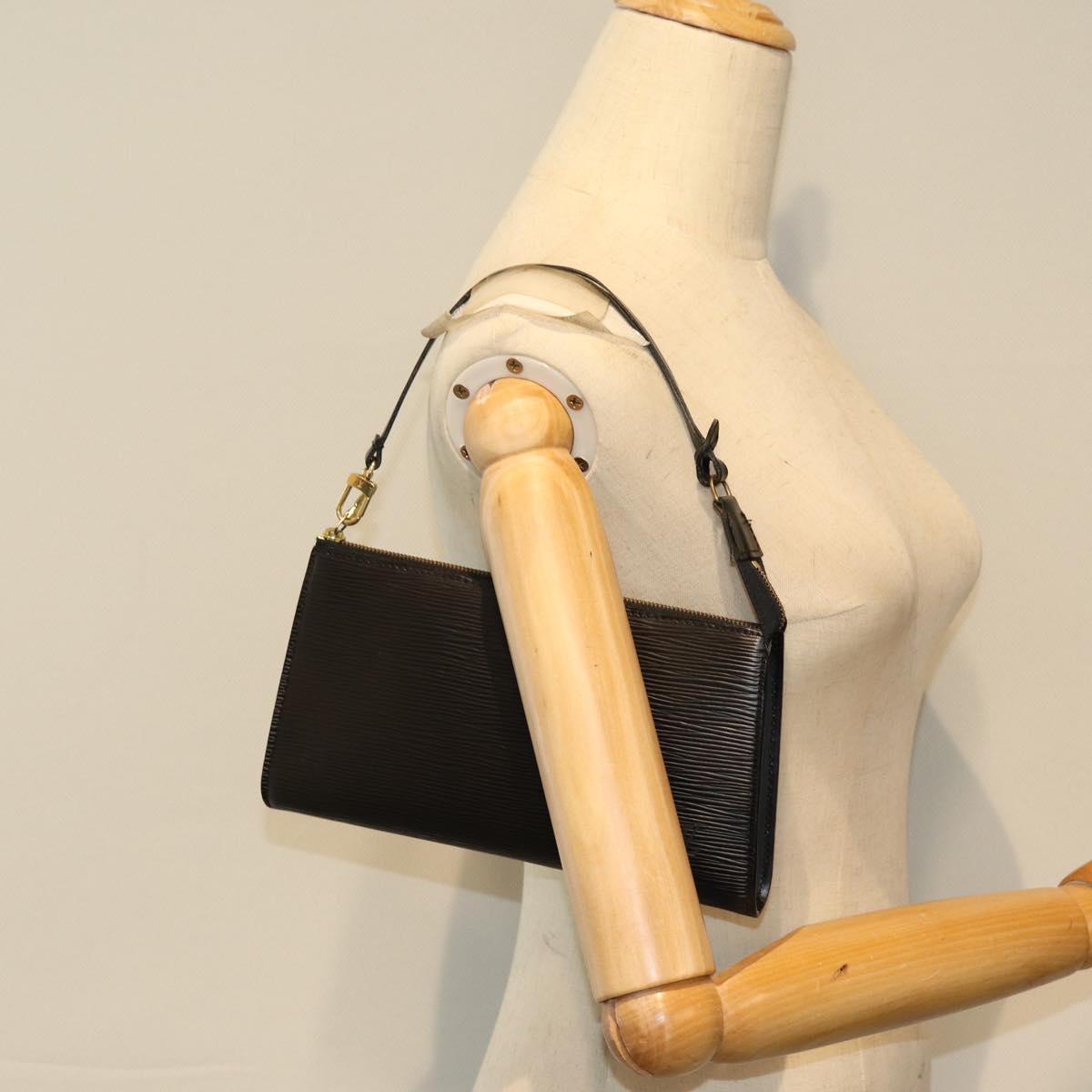 LOUIS VUITTON Epi Pochette Accessoires Pouch Black M52982 LV ki4515