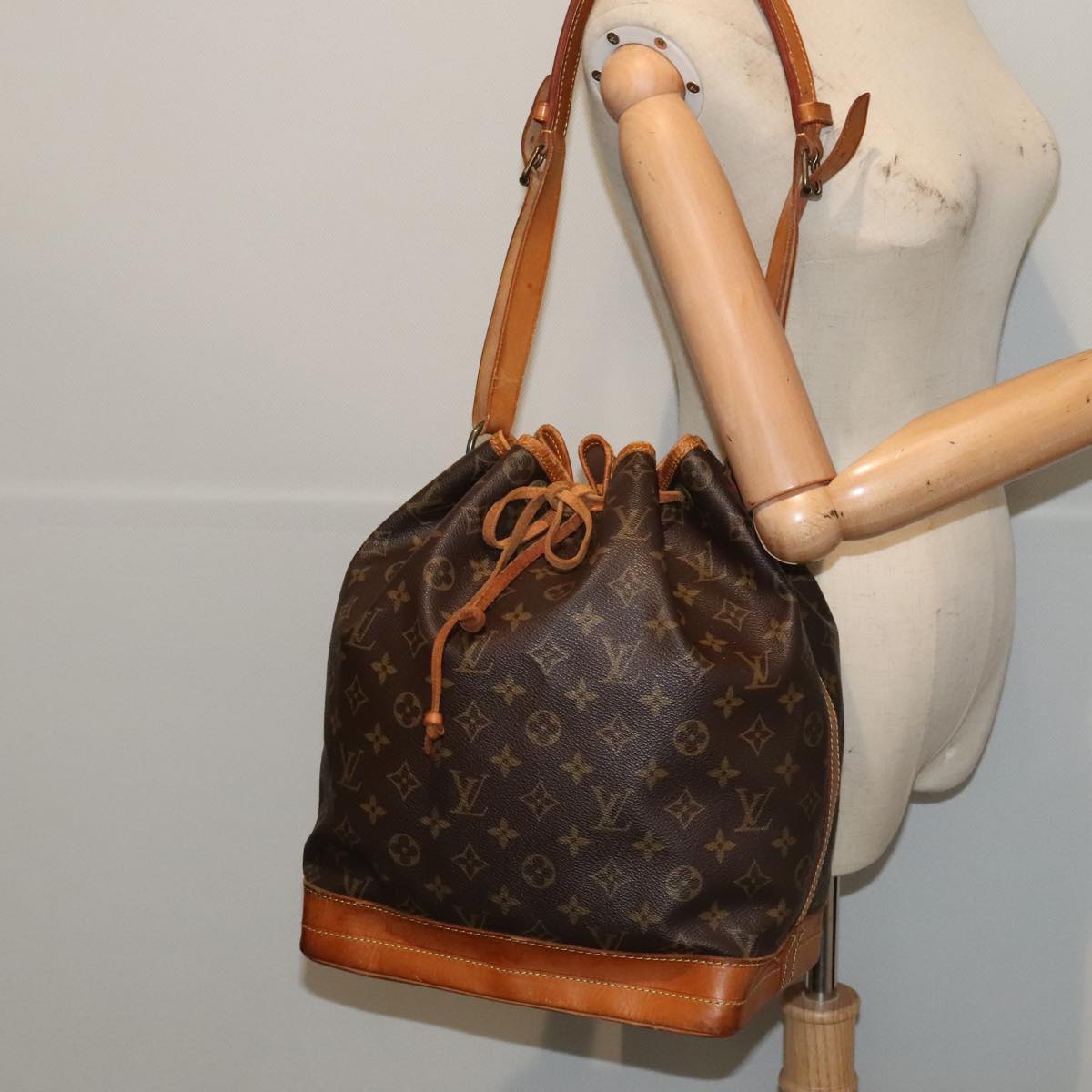 LOUIS VUITTON Monogram Noe Shoulder Bag M42224 LV ki4809