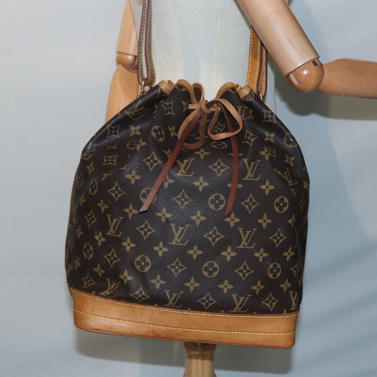 LOUIS VUITTON Monogram Noe Shoulder Bag M42224 LV ki4877