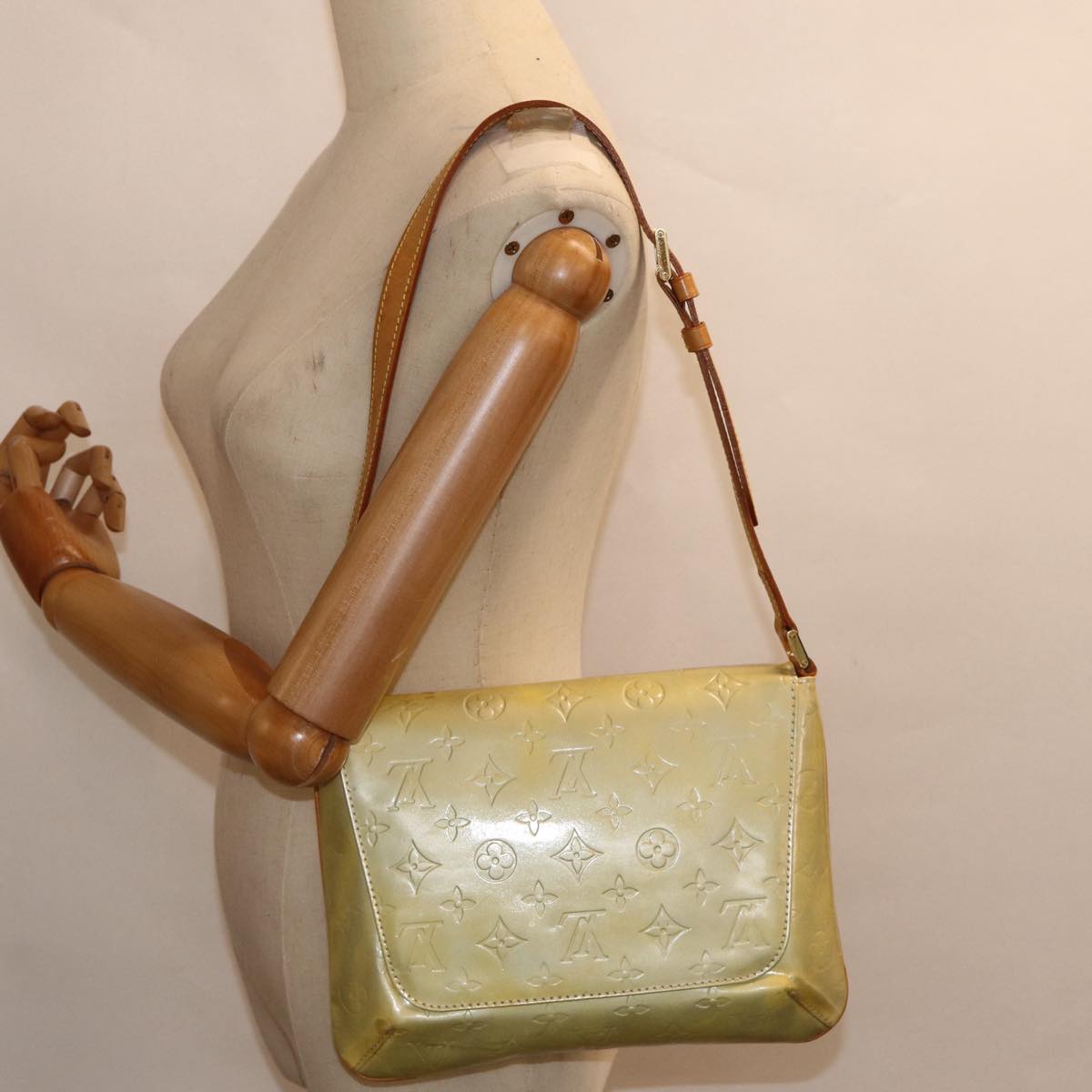 LOUIS VUITTON Monogram Vernis Thompson Street Bag Gris M91008 LV ki4881
