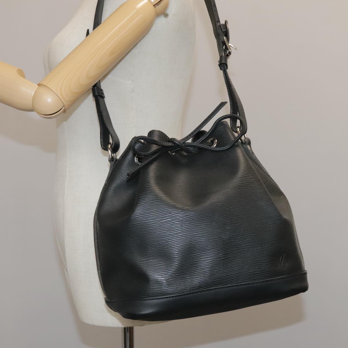 LOUIS VUITTON Epi Petit Noe Shoulder Bag New Model Black M40752 LV ki5391