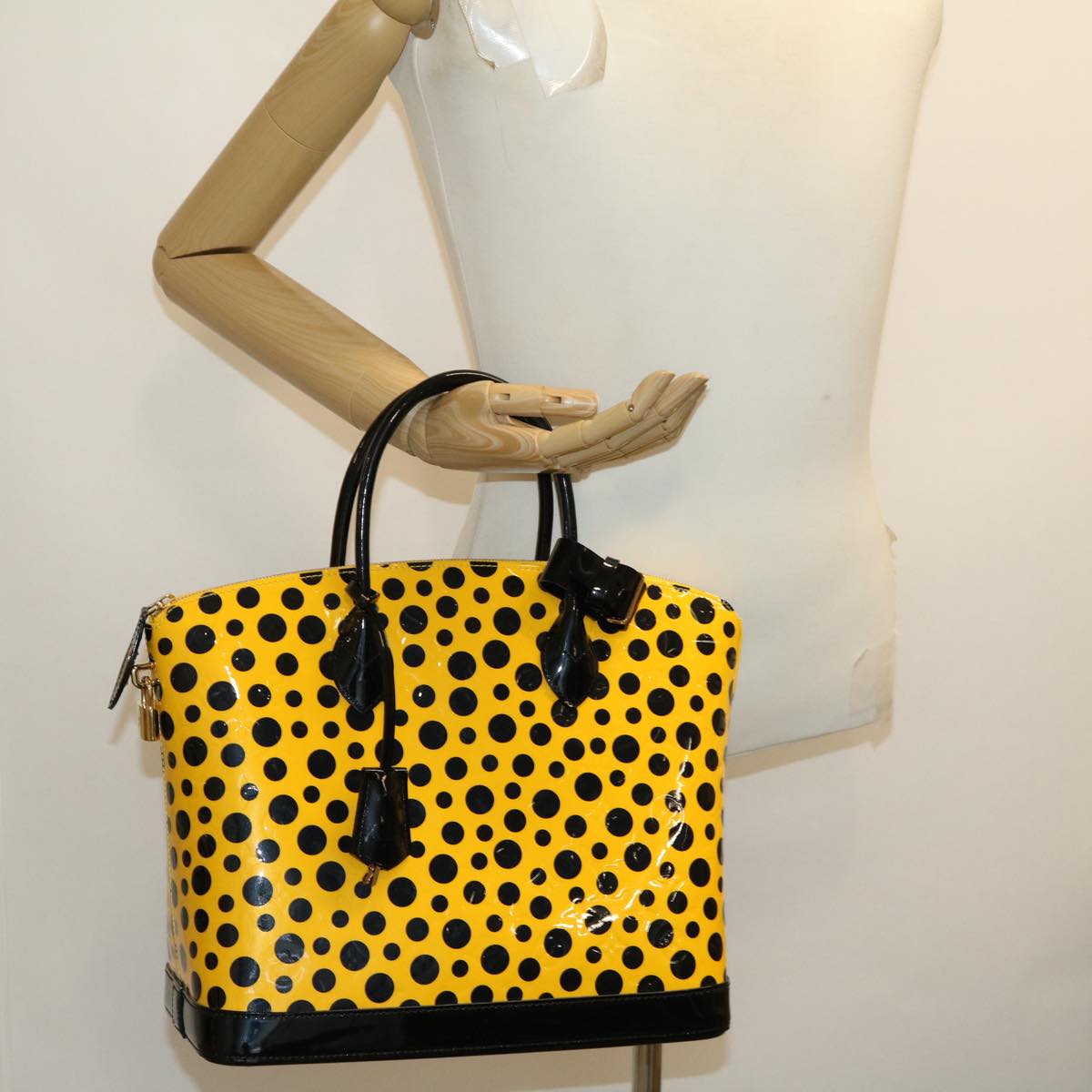 LOUIS VUITTON Vernis Dot Infinity Lockit MM Hand Bag Yellow M91398 67492SA
