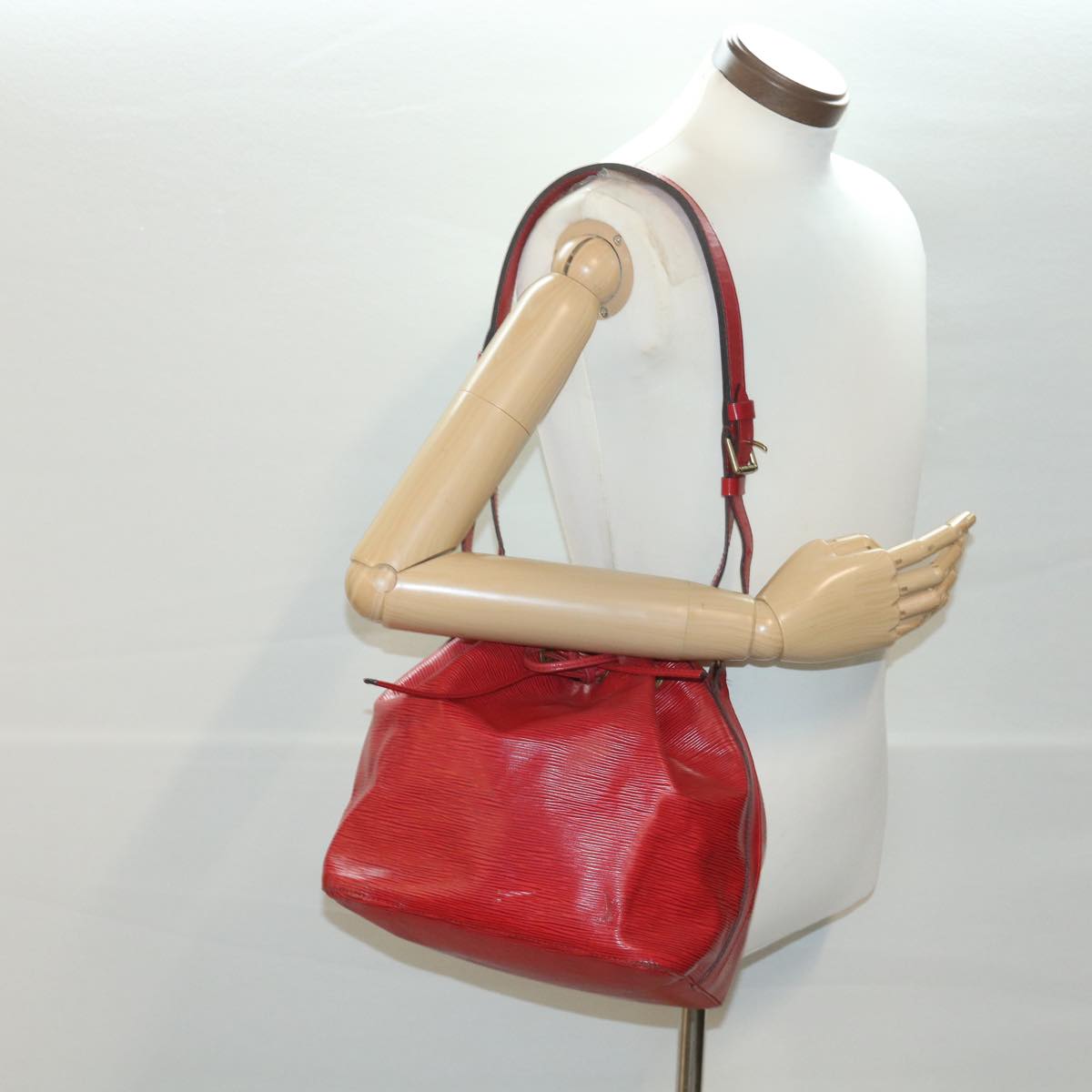 LOUIS VUITTON Epi Petit Noe Shoulder Bag Red M44107 LV lt736