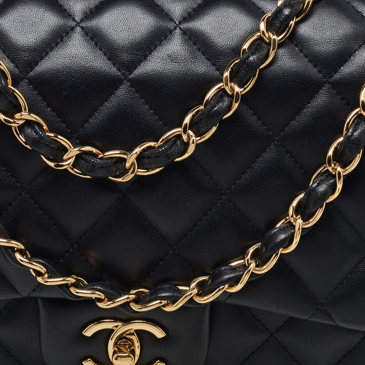CHANEL Black Quilted Leather Jumbo Classic Double Flap Bag