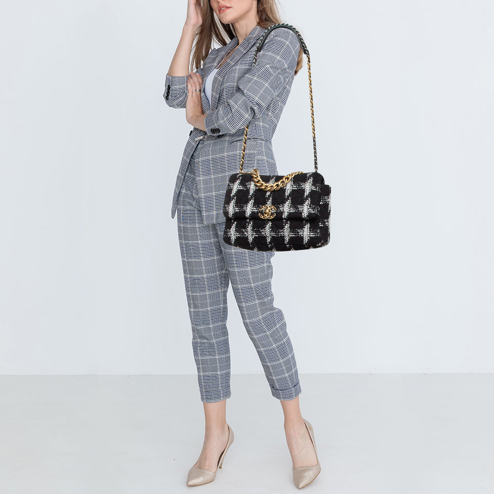 CHANEL Black/White Quilted Houndstooth Tweed and Leather Large 19 Flap Bag
