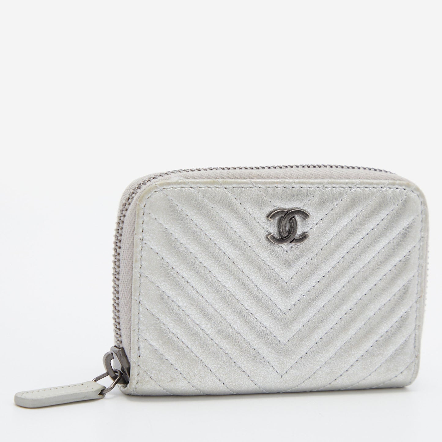 Luxury Chanel Metallic Silver Chevron Leather CC Zip Coin Purse