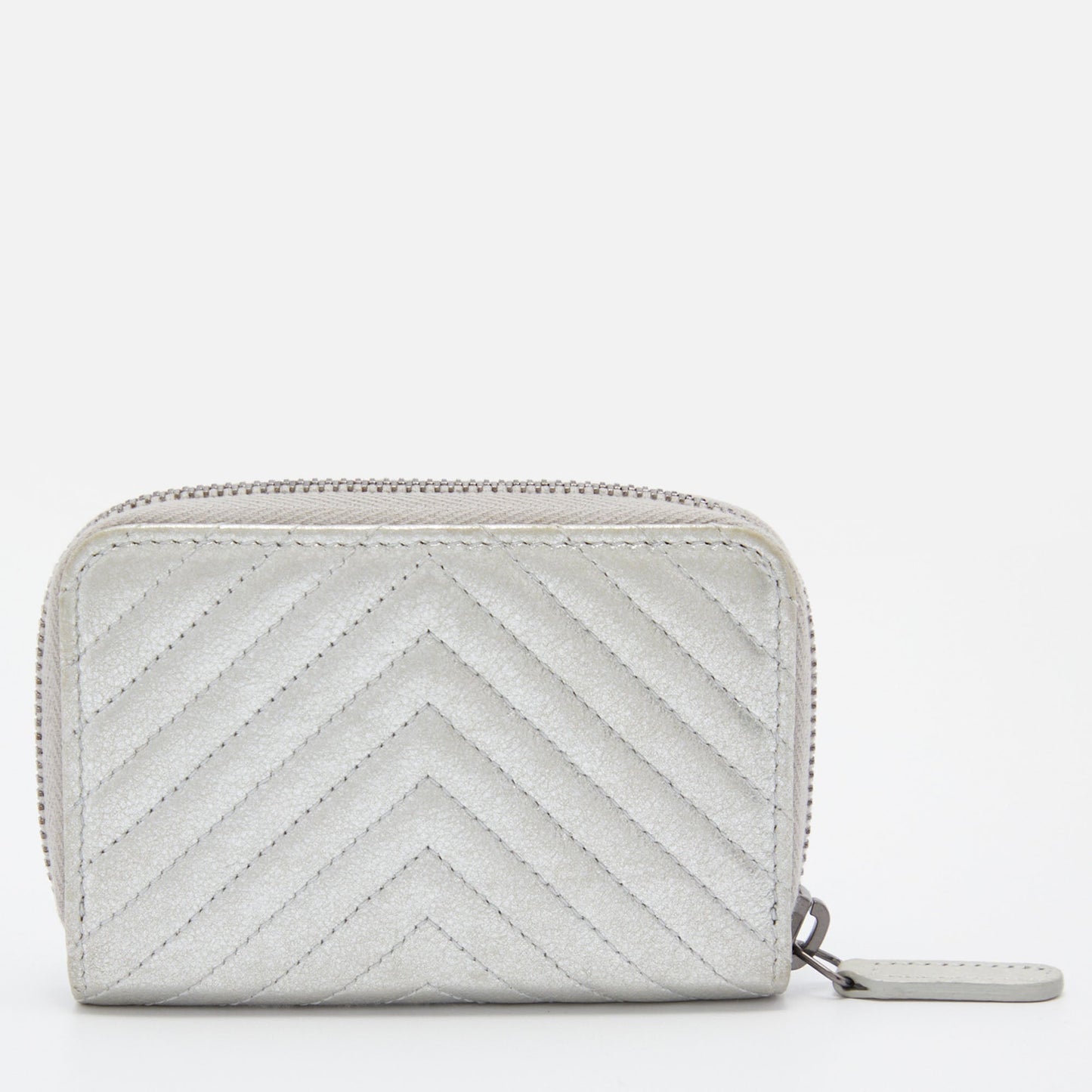 Luxury Chanel Metallic Silver Chevron Leather CC Zip Coin Purse
